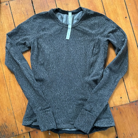 Lululemon long sleeved gray running shirt. Athletic, hiking, yoga. Size 8 - Picture 1 of 6
